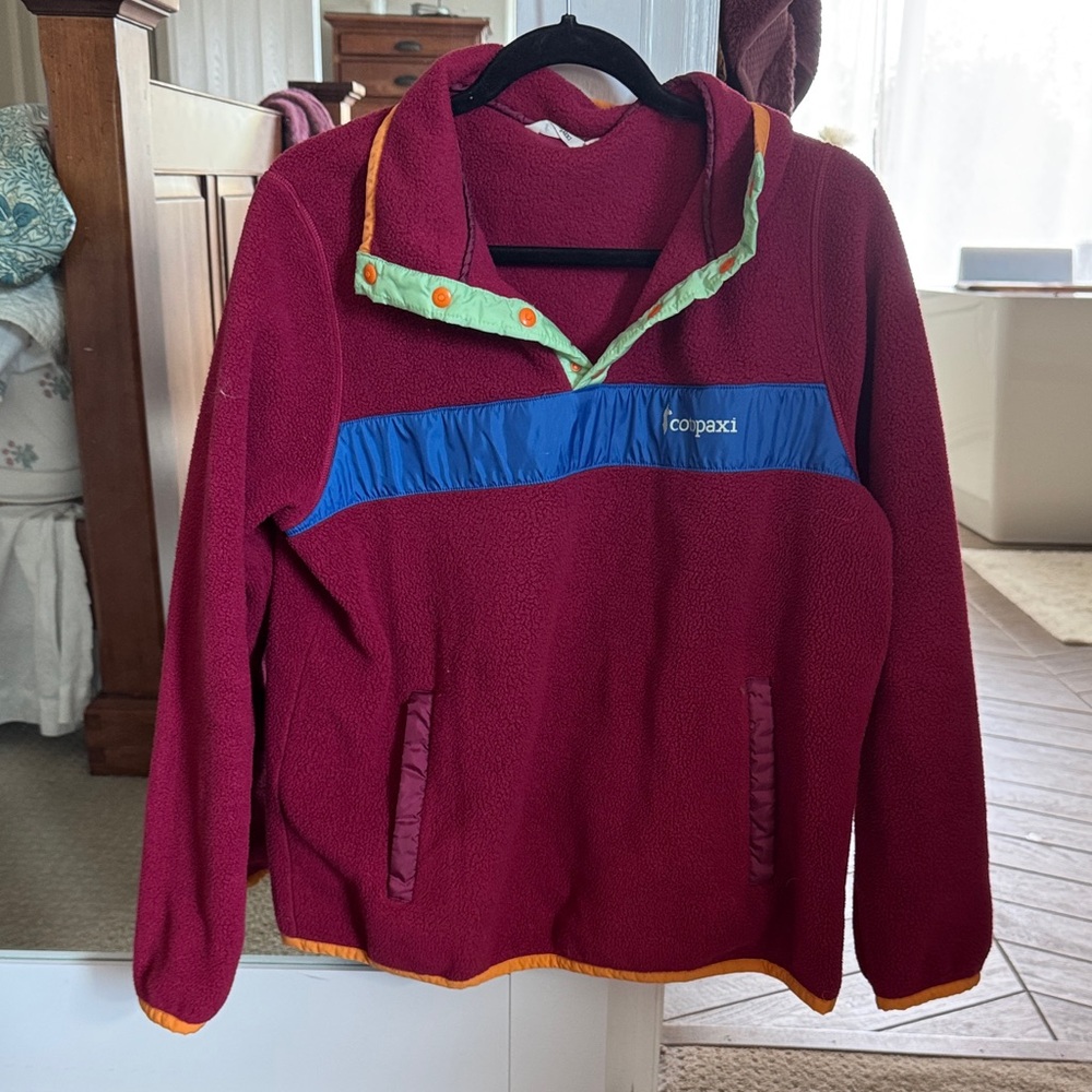 Cotopaxi Burgundy and Blue V-Neck Sweater